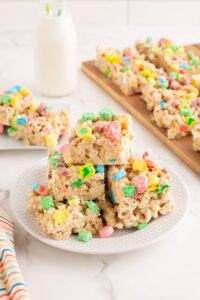 Lucky Charms Rice Krispie Treats – kelionės įkandimas